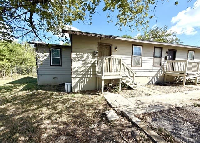 rental at 617 S Palmetto Ave Unit 4 in San Antonio, TX — photo 2