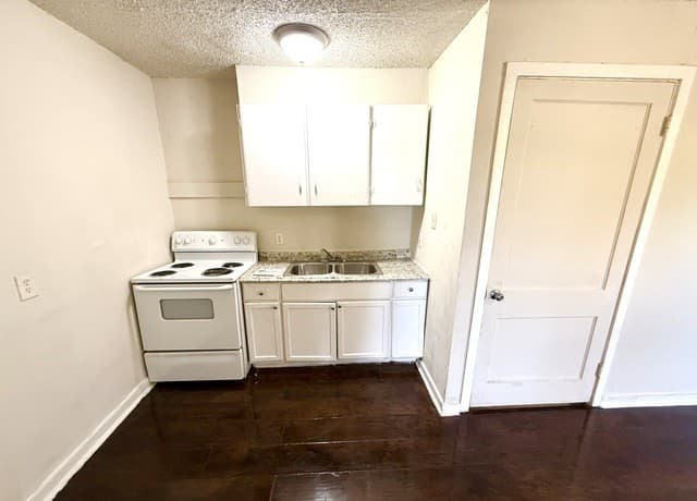 rental at 617 S Palmetto Ave Unit 4 in San Antonio, TX — photo 3
