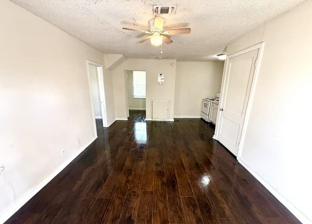 rental at 617 S Palmetto Ave Unit 4 in San Antonio, TX — photo 4