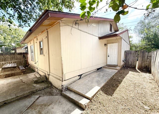 rental at 7806  Winsford in San Antonio, TX — photo 3
