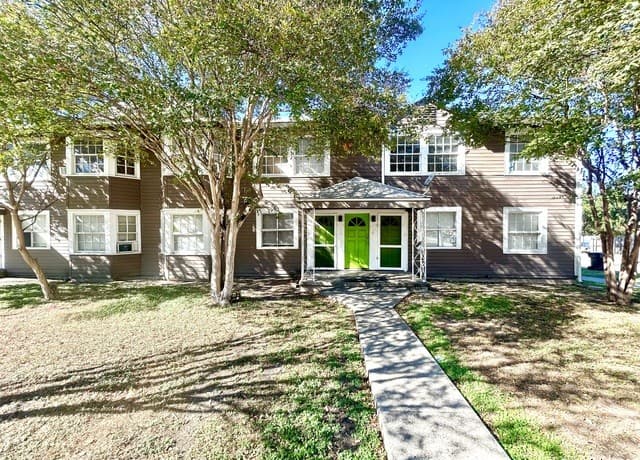 rental at 425  Maverick Street Unit 5 in San Antonio, TX — photo 1