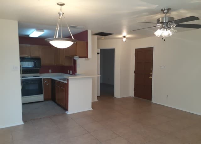 rental at 5322  Medical Dr Unit E101 in San Antonio, TX — photo 4