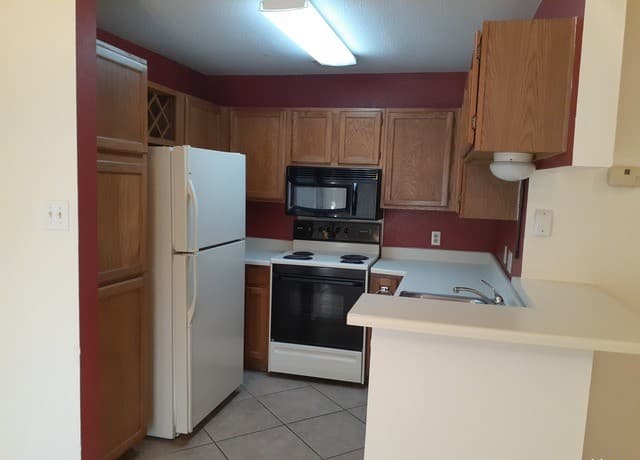 rental at 5322  Medical Dr Unit E101 in San Antonio, TX — photo 5