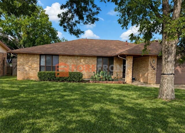 rental at 1100 S Ellison in San Antonio, TX — photo 1