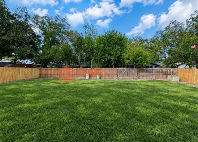 rental at 1100 S Ellison in San Antonio, TX — photo 3