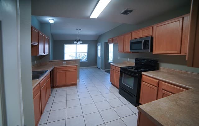 rental at 10211  Margarita Hill in Converse, TX — photo 4