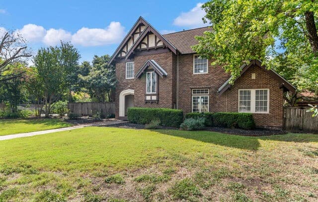 rental at 160 Terrell Rd in San Antonio TX