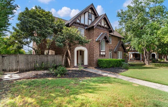 rental at 160  Terrell Rd in San Antonio, TX — photo 2