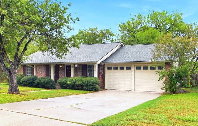 rental at 4527  Lakebend West Dr in San Antonio, TX — photo 1