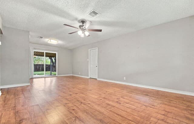 rental at 4527  Lakebend West Dr in San Antonio, TX — photo 5