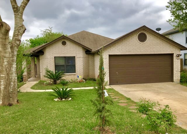 rental at 7622  Forest Vale in Live Oak, TX — photo 1
