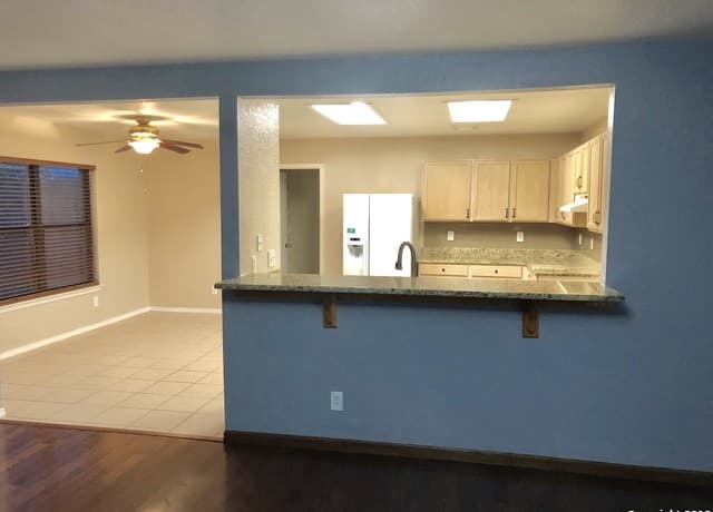 rental at 7622  Forest Vale in Live Oak, TX — photo 4