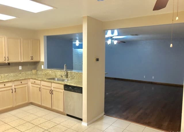 rental at 7622  Forest Vale in Live Oak, TX — photo 5