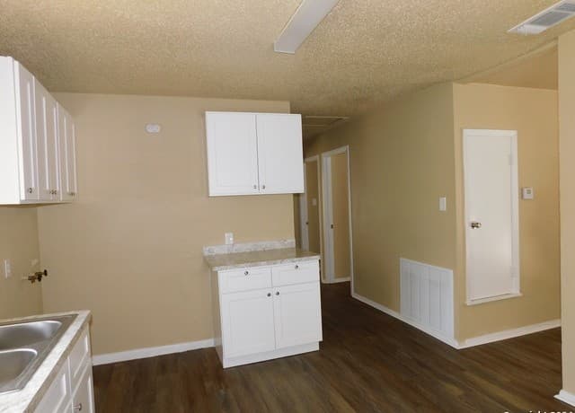rental at 9017  Garnett Ave in San Antonio, TX — photo 5