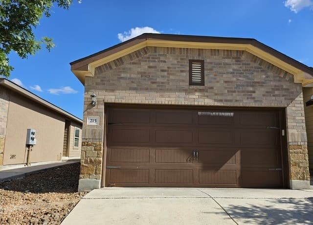 rental at 215  Kaspar Way in New Braunfels, TX — photo 2