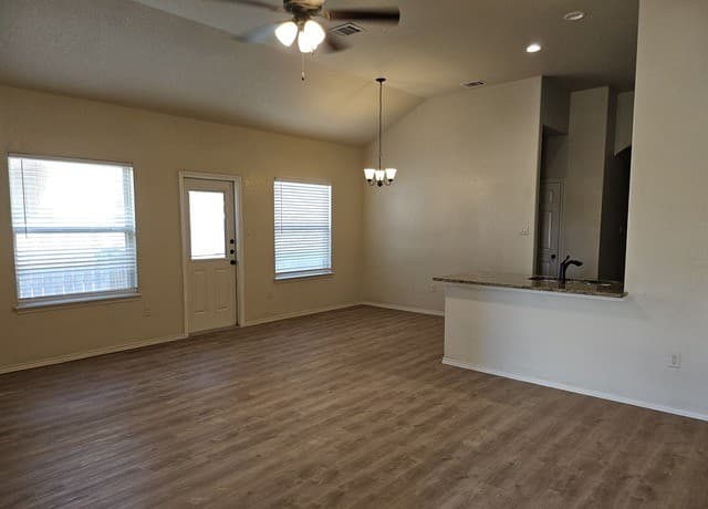 rental at 215  Kaspar Way in New Braunfels, TX — photo 5