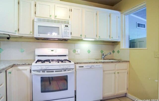 rental at 415  Alamo Heights Blvd in Alamo Heights, TX — photo 5