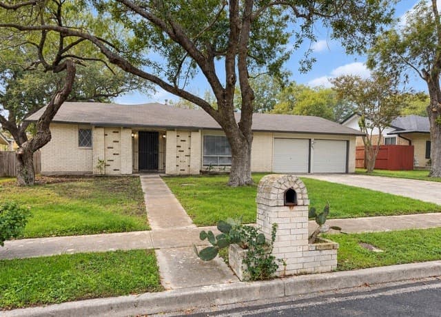 rental at 10811  Edgefield Dr in San Antonio, TX — photo 2