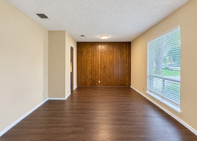 rental at 10811  Edgefield Dr in San Antonio, TX — photo 3