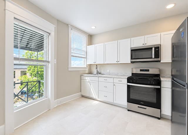 rental at 518 W French Place Unit 2 in San Antonio, TX — photo 1