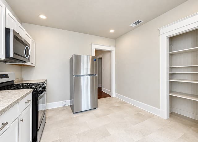 rental at 518 W French Place Unit 2 in San Antonio, TX — photo 2