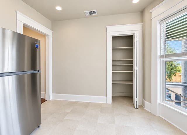 rental at 518 W French Place Unit 2 in San Antonio, TX — photo 3