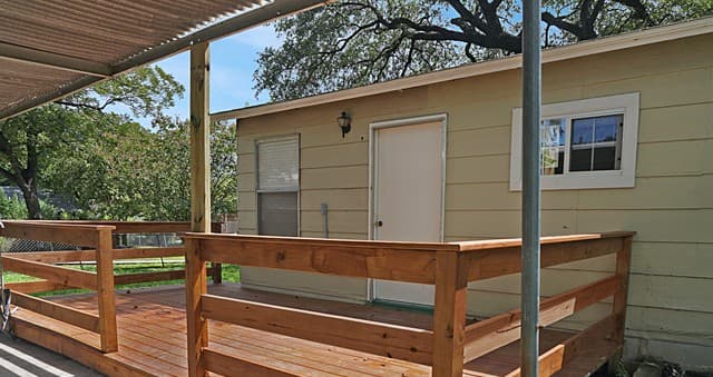 rental at 1506  Waverly Ave Studio Unit 2 in San Antonio, TX — photo 2