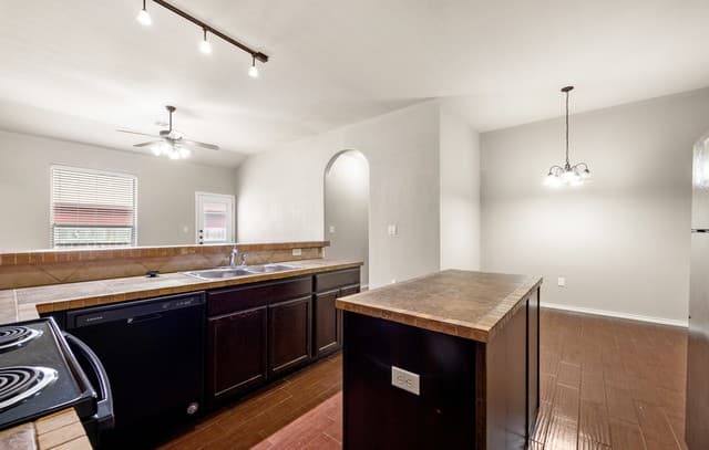 rental at 953  Brown Rock Dr in New Braunfels, TX — photo 5