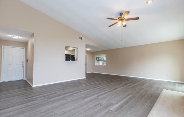 rental at 5814  Pineway St in San Antonio, TX — photo 2