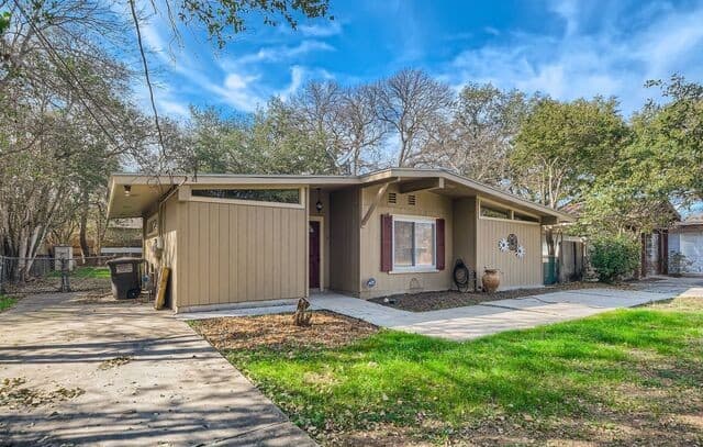 rental at 115  Haskin in San Antonio, TX — photo 1