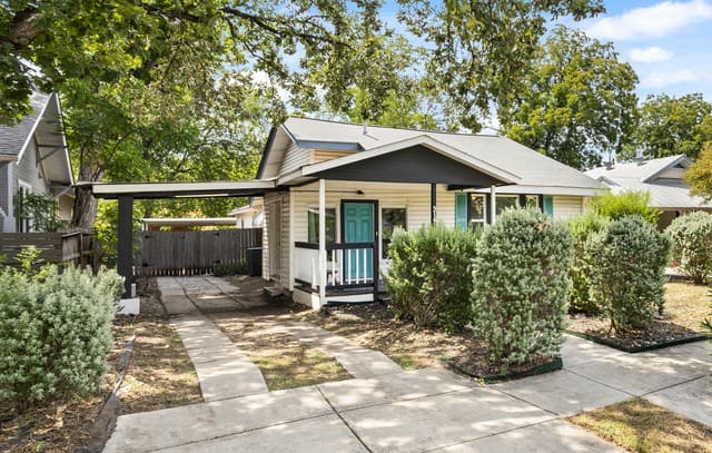 rental at 314  Queen Anne Ct in San Antonio, TX — photo 2