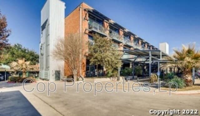 rental at 1331  S Flores St in San Antonio, TX — photo 1