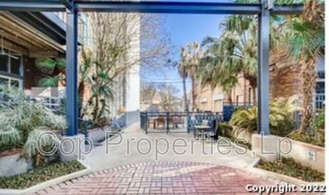 rental at 1331  S Flores St in San Antonio, TX — photo 3
