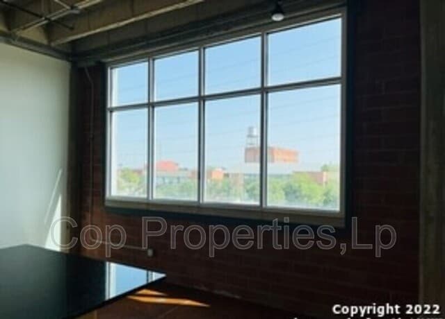 rental at 1331  S Flores St in San Antonio, TX — photo 5