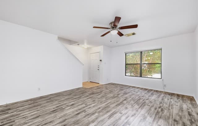 rental at 18  Torreys Post in San Antonio, TX — photo 2