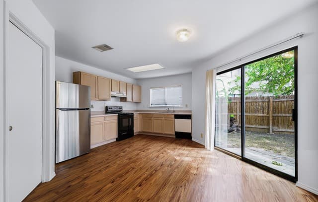 rental at 18  Torreys Post in San Antonio, TX — photo 5