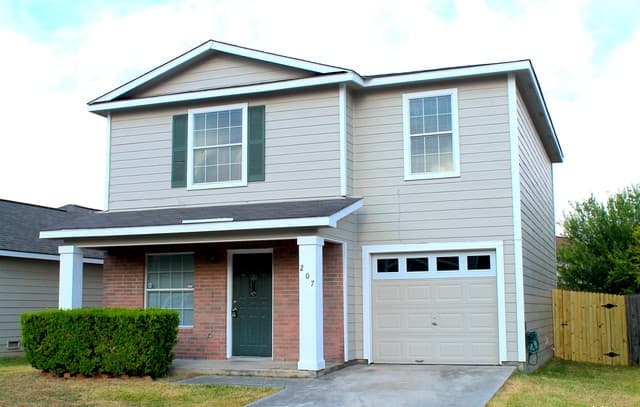 rental at 207  Mallow Grove in San Antonio, TX — photo 2
