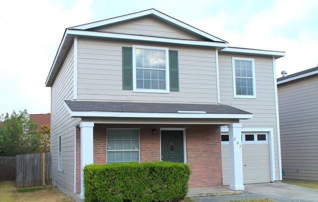 rental at 207  Mallow Grove in San Antonio, TX — photo 3