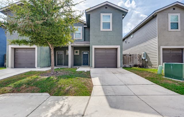 rental at 7042 Lakeview Dr Unit 102 in San Antonio TX