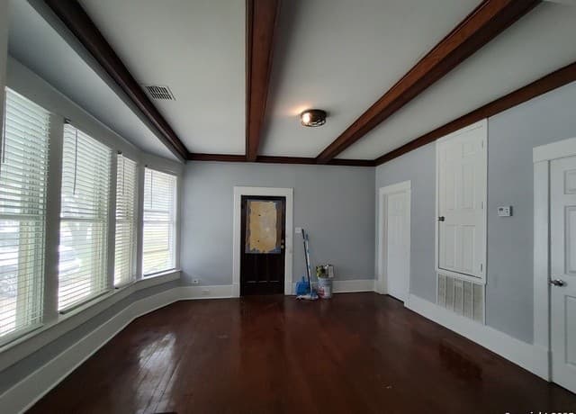 rental at 826 W Russell in San Antonio, TX — photo 3