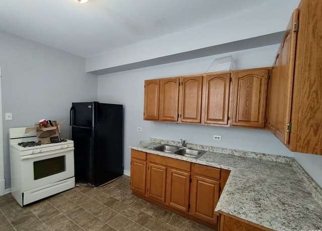 rental at 826 W Russell in San Antonio, TX — photo 5