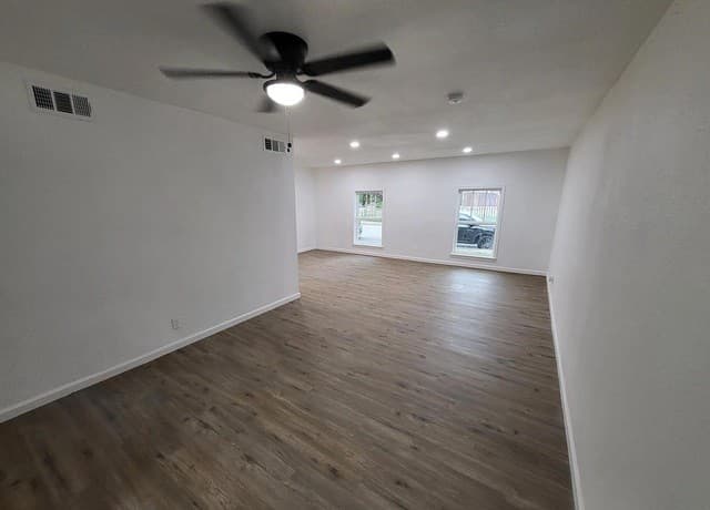 rental at 8002  Winsford in San Antonio, TX — photo 4