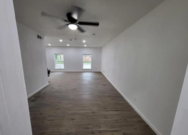 rental at 8002  Winsford in San Antonio, TX — photo 5