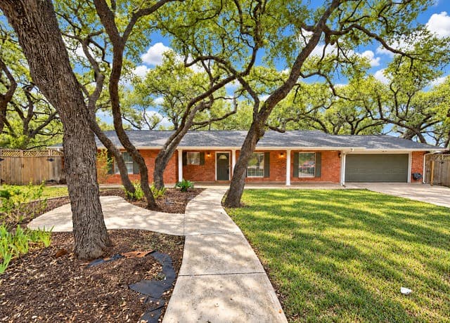 rental at 202  Donella Dr in Hollywood Park, TX — photo 1