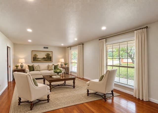 rental at 202  Donella Dr in Hollywood Park, TX — photo 2