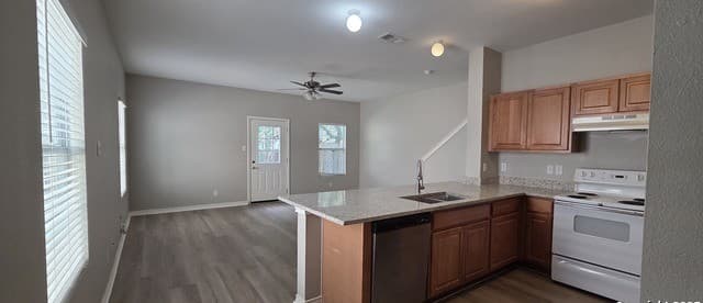 rental at 7810  Kingsbury Wood Unit 2 in San Antonio, TX — photo 3