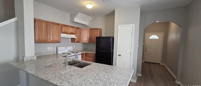 rental at 7810  Kingsbury Wood Unit 2 in San Antonio, TX — photo 4