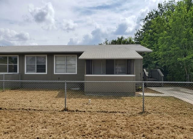 rental at 904  Thompson Place in San Antonio, TX — photo 2