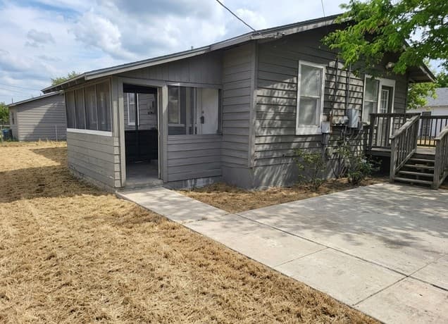rental at 904  Thompson Place in San Antonio, TX — photo 3