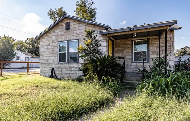 rental at 454  Astor St in San Antonio, TX — photo 1
